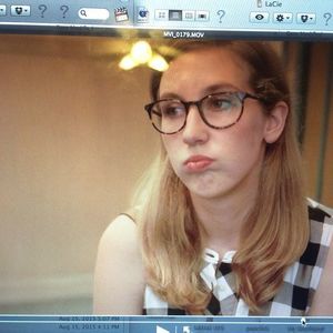 Meet your Posher, Chloe